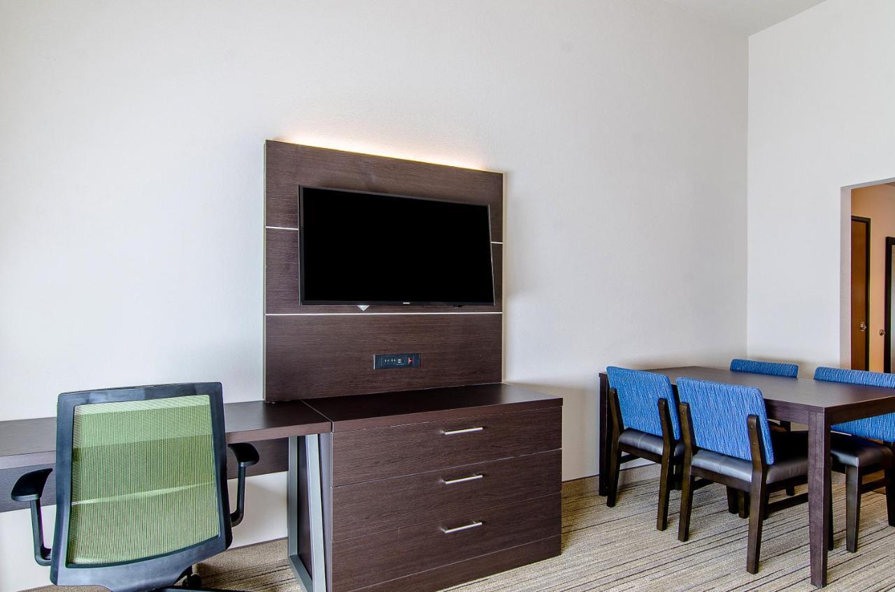 Holiday Inn Express & Suites - Atchison By Ihg Екстер'єр фото