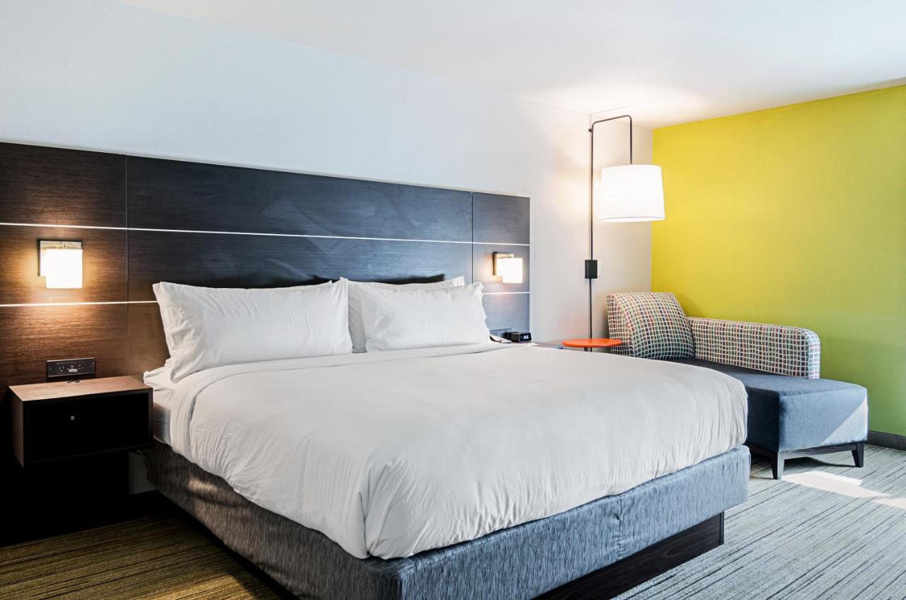 Holiday Inn Express & Suites - Atchison By Ihg Екстер'єр фото