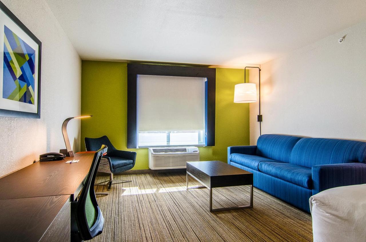 Holiday Inn Express & Suites - Atchison By Ihg Екстер'єр фото