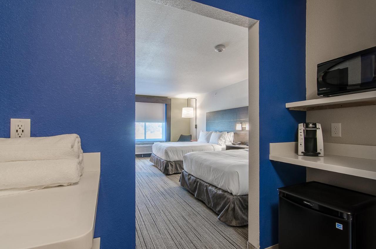 Holiday Inn Express & Suites - Atchison By Ihg Екстер'єр фото