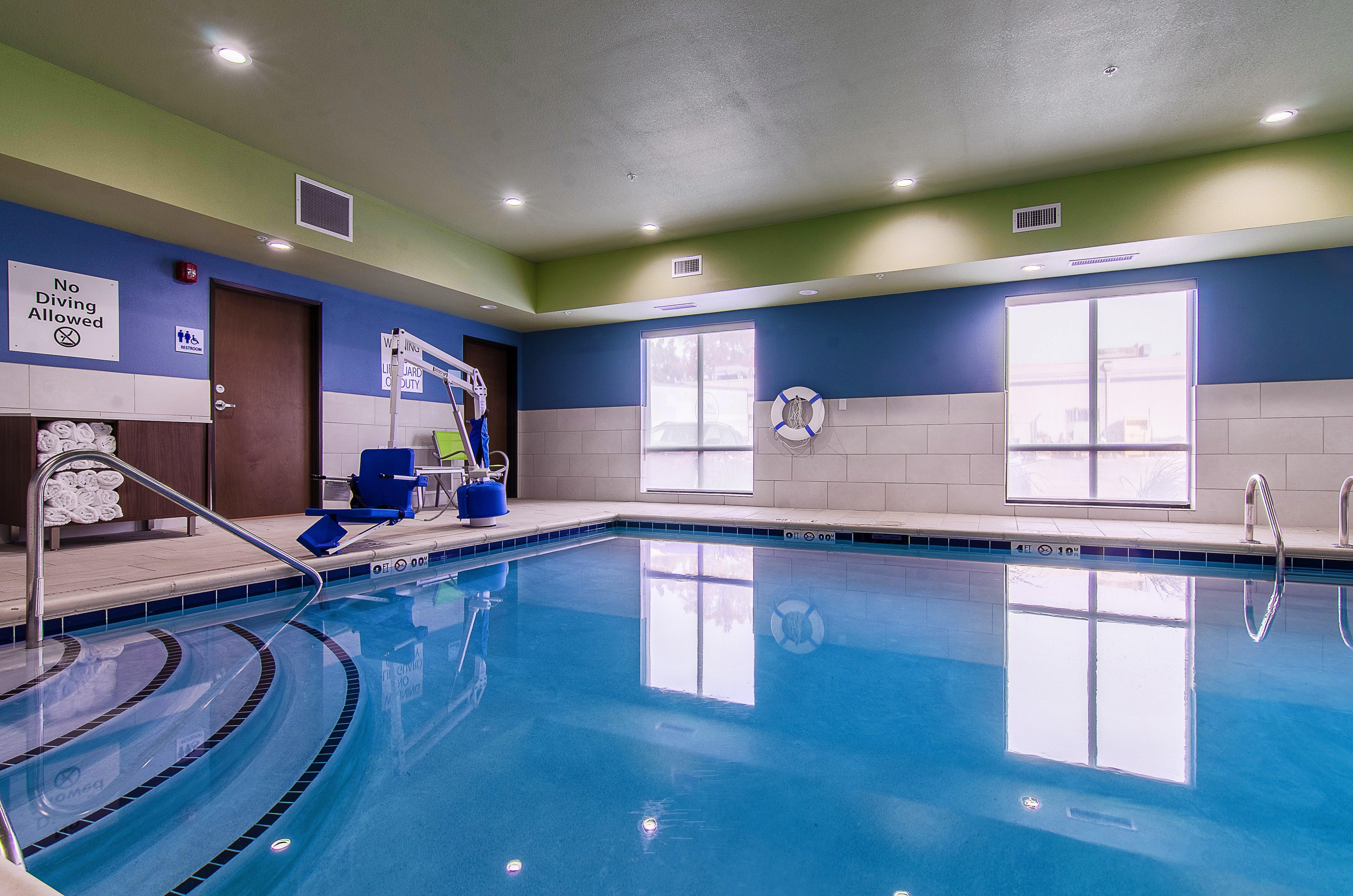 Holiday Inn Express & Suites - Atchison By Ihg Екстер'єр фото